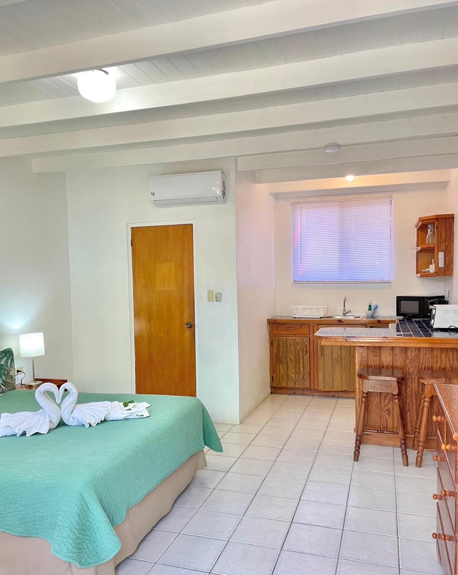 Bananaquit Tobago -Stay Near The Beach 크라운 포인트 외부 사진
