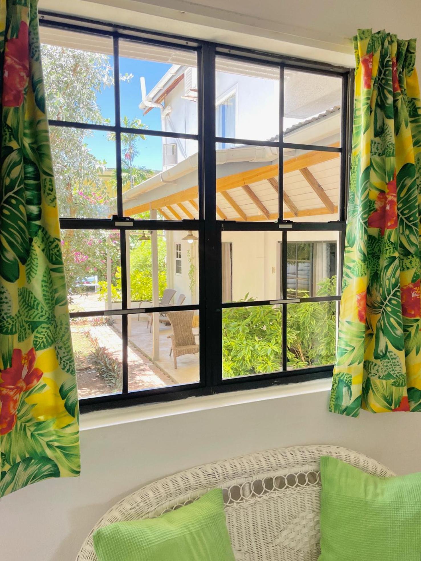 Bananaquit Tobago -Stay Near The Beach 크라운 포인트 외부 사진