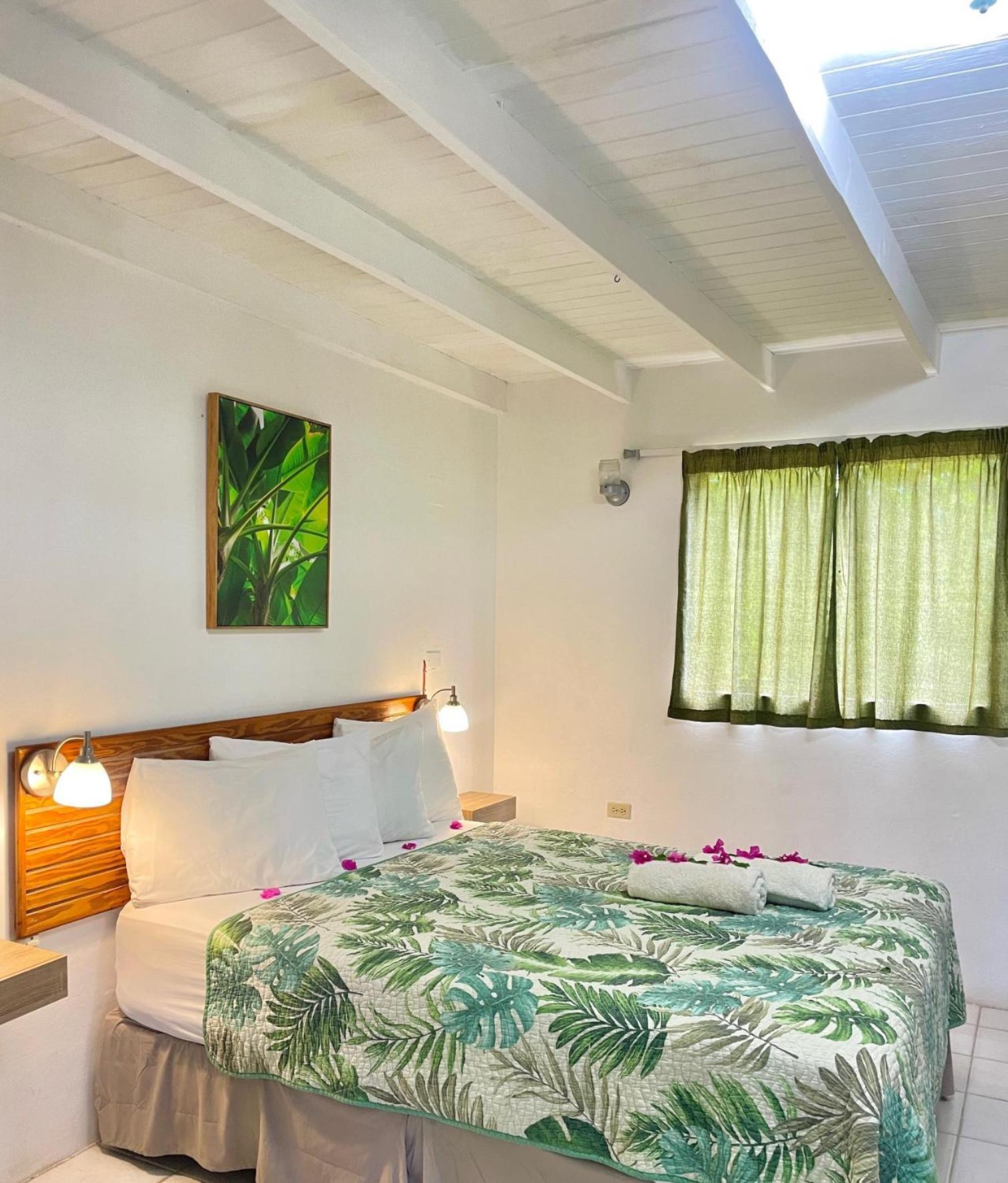 Bananaquit Tobago -Stay Near The Beach 크라운 포인트 외부 사진