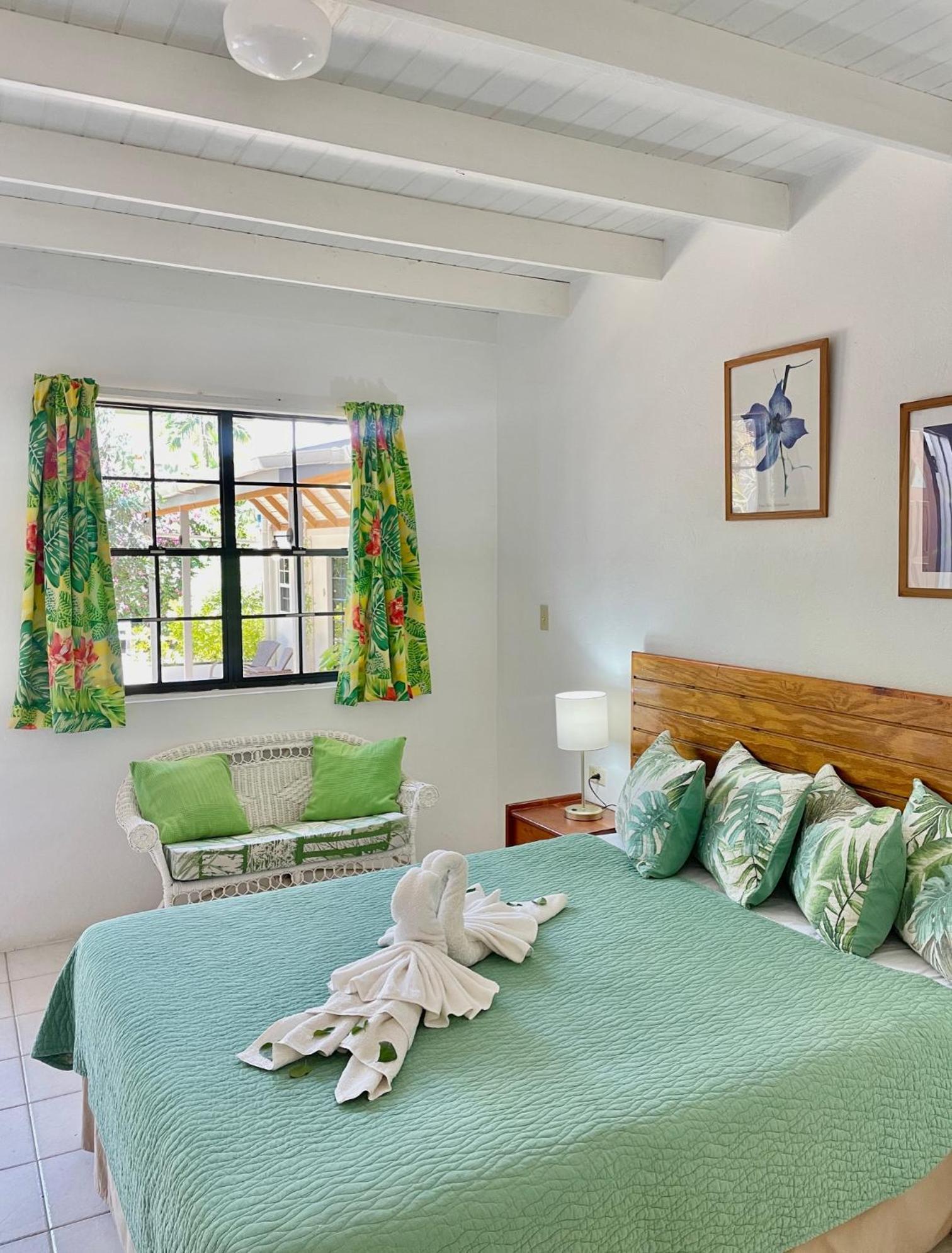 Bananaquit Tobago -Stay Near The Beach 크라운 포인트 외부 사진