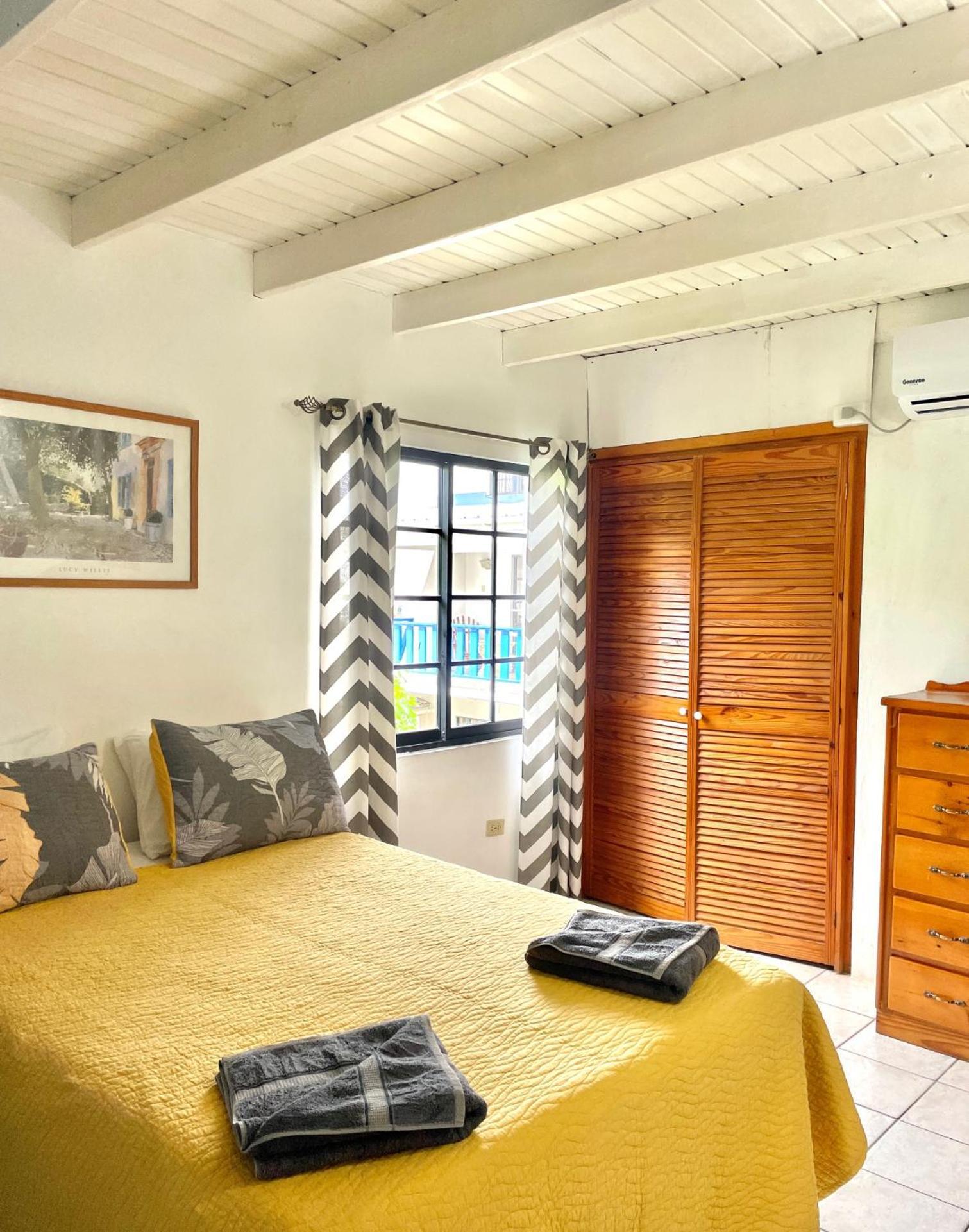 Bananaquit Tobago -Stay Near The Beach 크라운 포인트 외부 사진