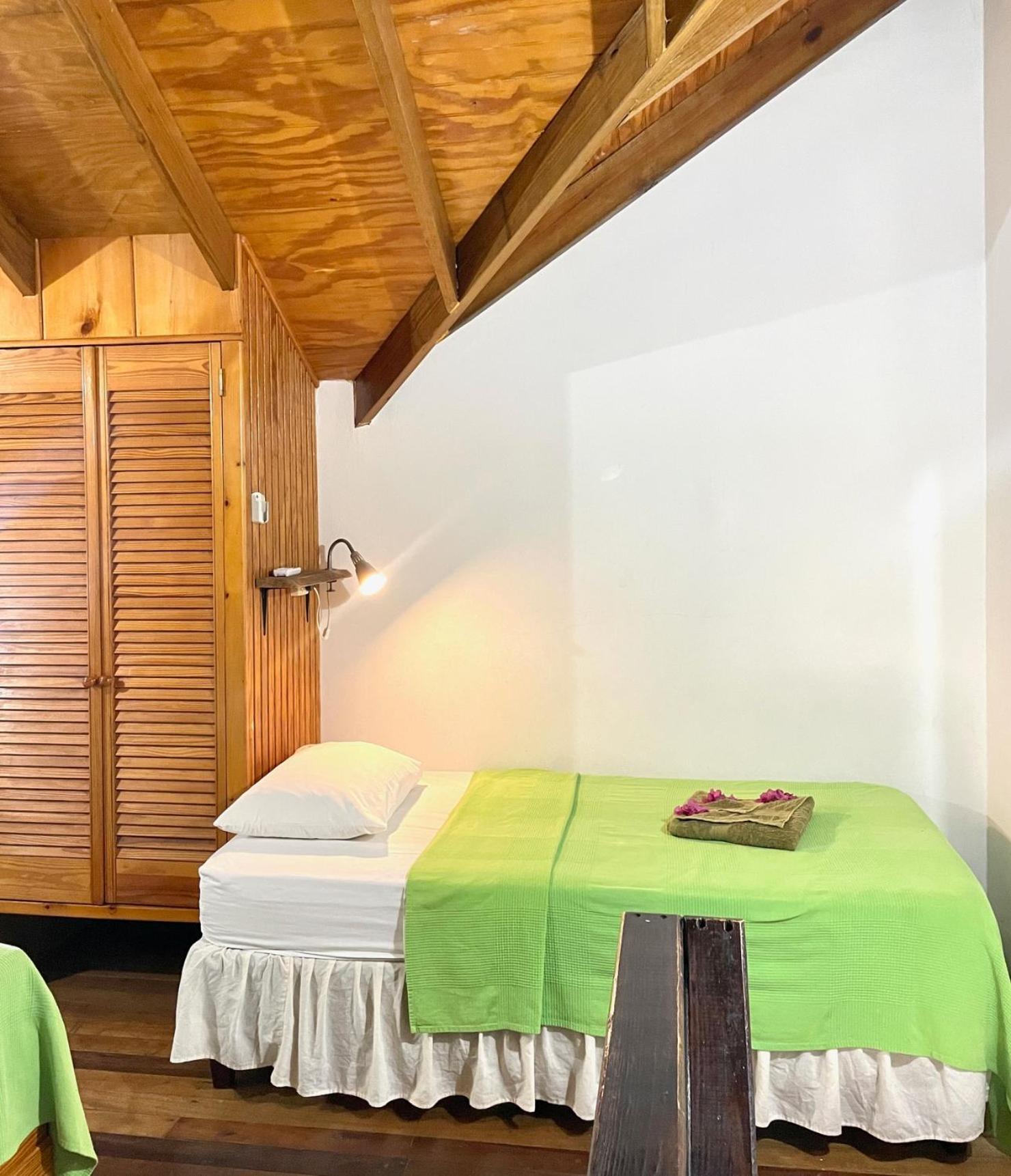 Bananaquit Tobago -Stay Near The Beach 크라운 포인트 외부 사진