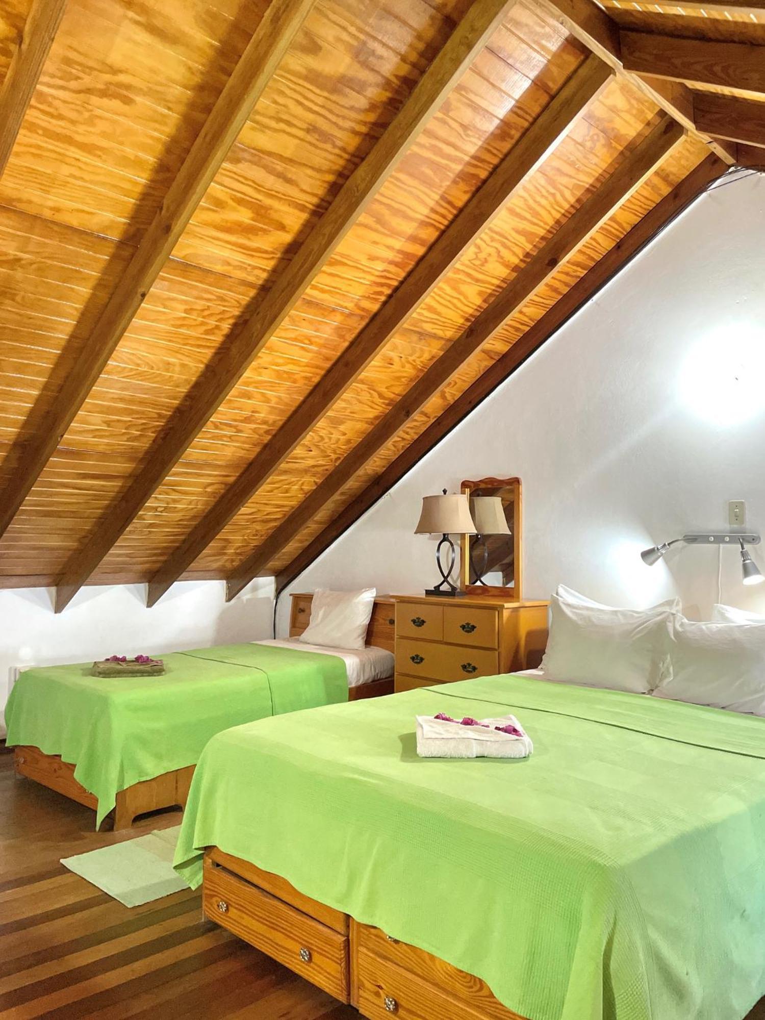 Bananaquit Tobago -Stay Near The Beach 크라운 포인트 외부 사진