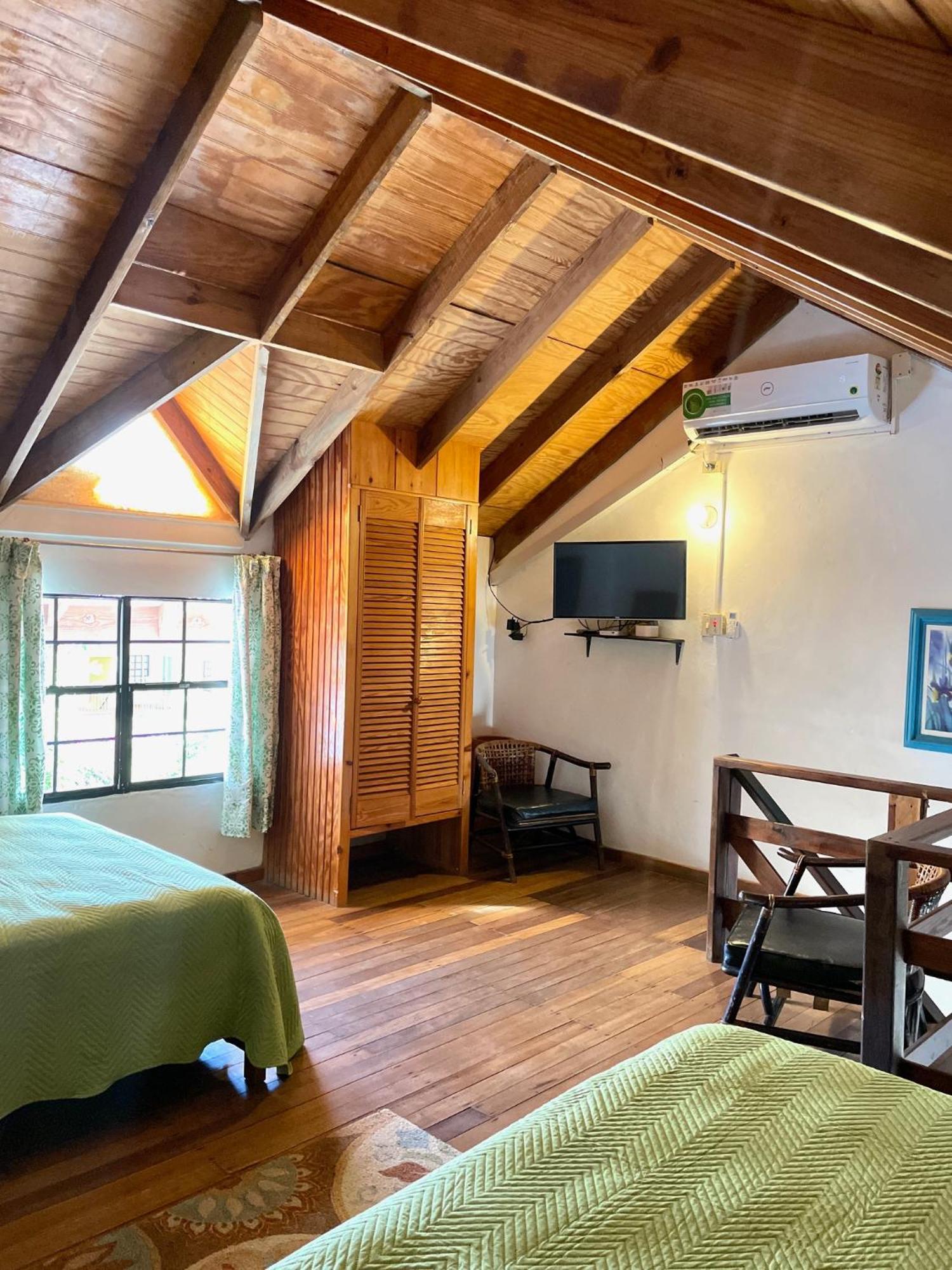 Bananaquit Tobago -Stay Near The Beach 크라운 포인트 외부 사진