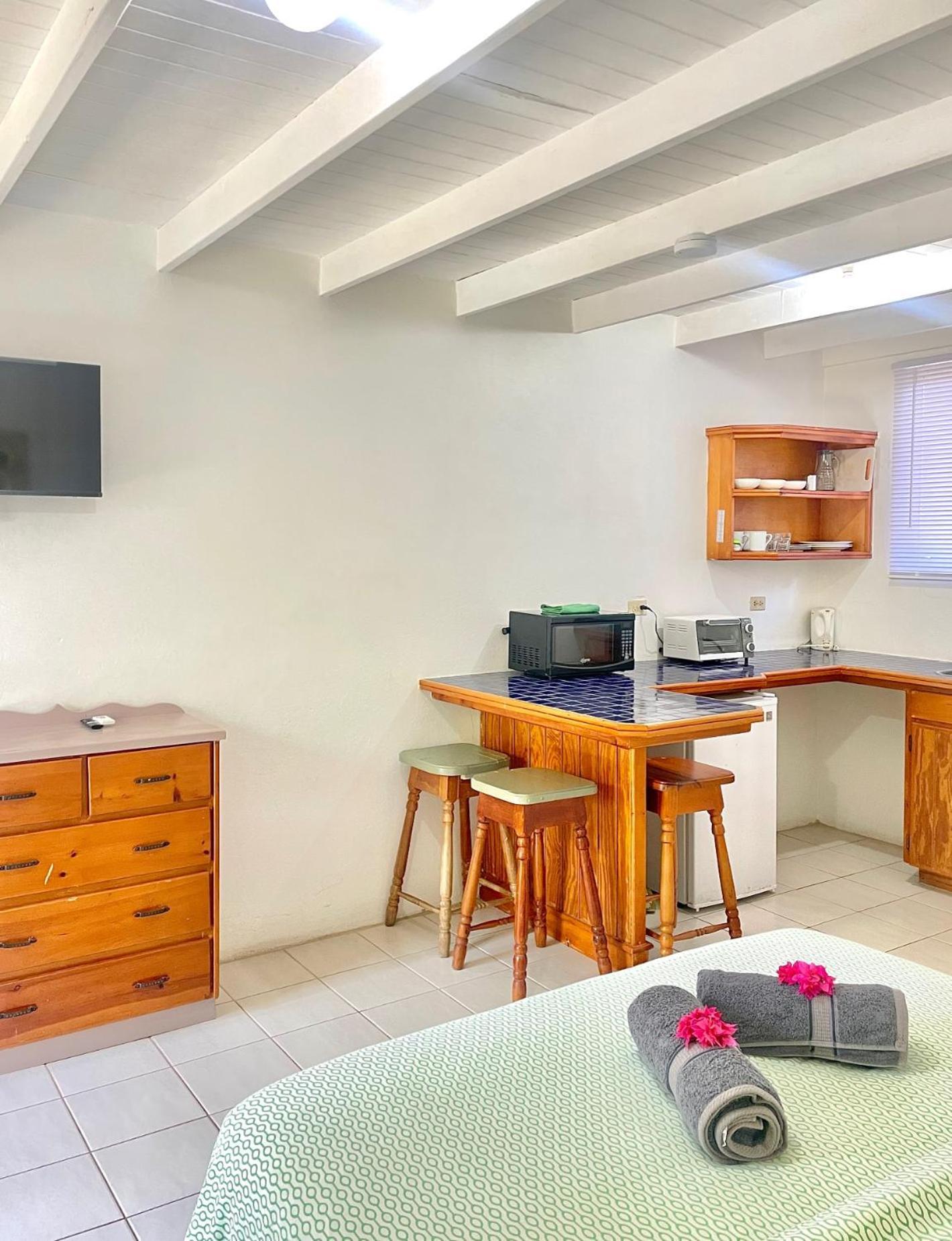 Bananaquit Tobago -Stay Near The Beach 크라운 포인트 외부 사진